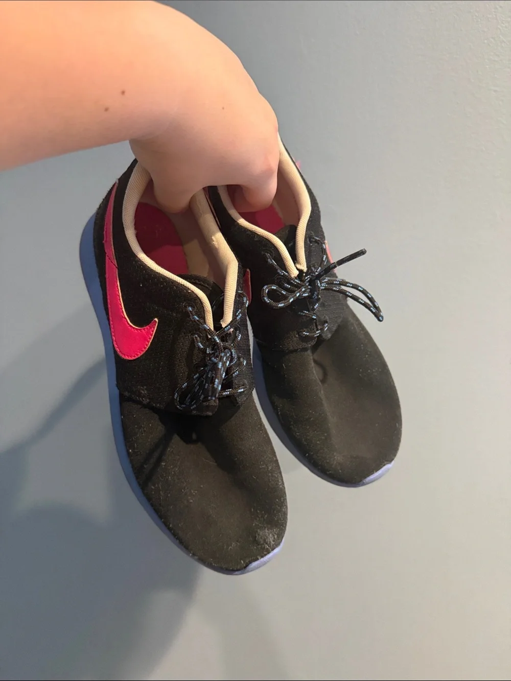 Nike Kids Black Sneakers with Hot Pink Swoosh and Blue Sole